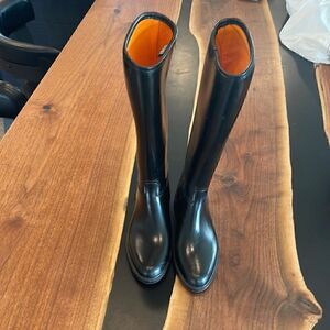 Derby kids youth dress riding boots size 34/small, great shape waterproof. Nice.